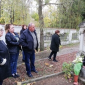 Ден на народните будители -1-ви ноември 2019 г. - поднасяне цветя пред паметната плоча на свещеник Никола Василев